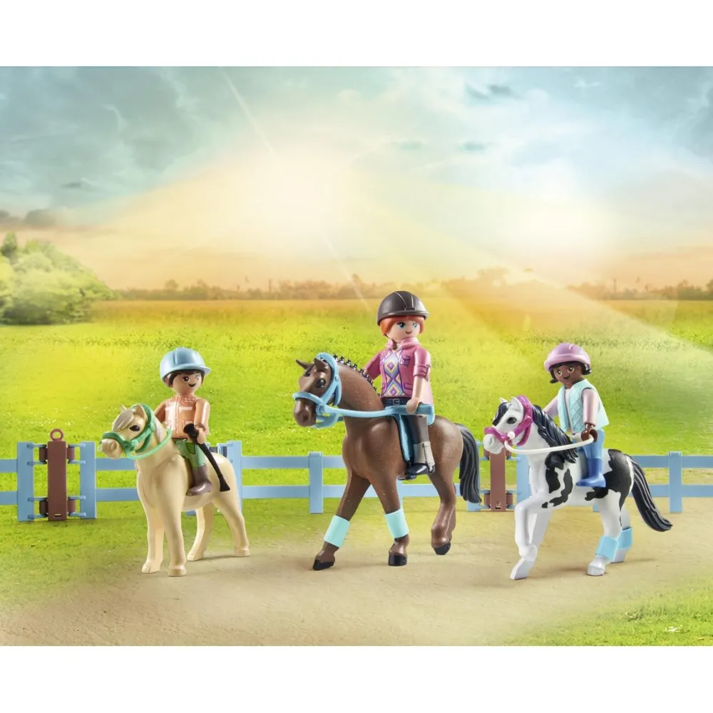 Playmobil Van pour cheval et poneys avec enclos Horses of Waterfall 71493^ Les Animaux